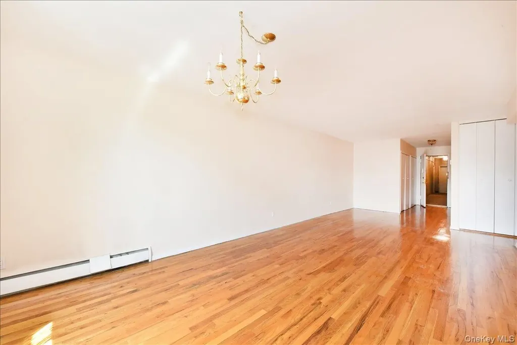 25 Canterbury Road Great Neck NY 11021