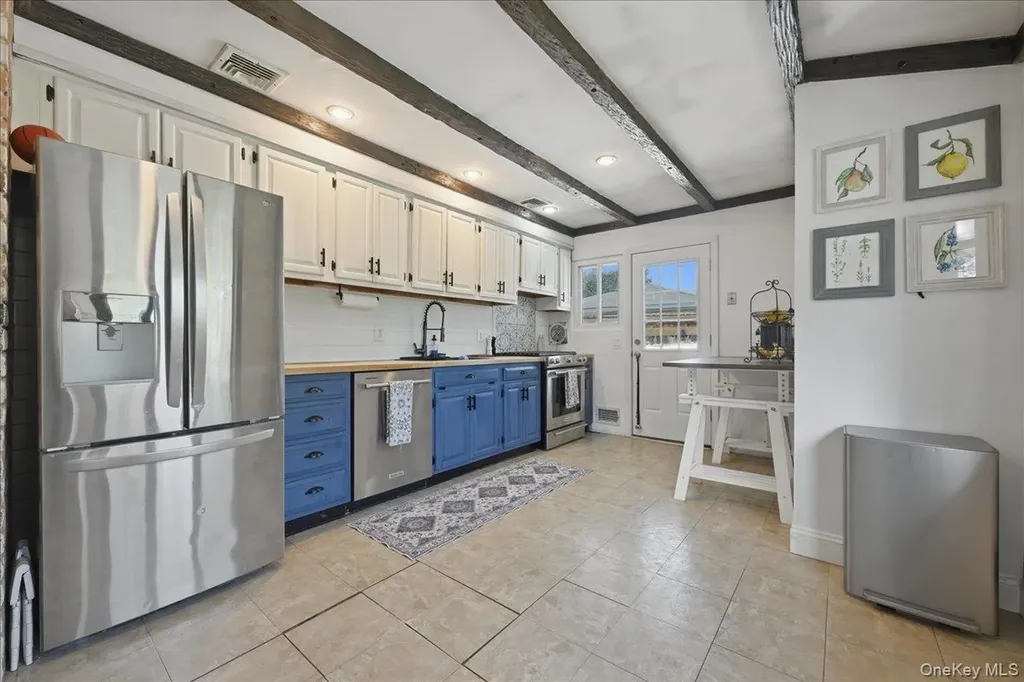 9 Copperbeech Road Saint James NY 11780