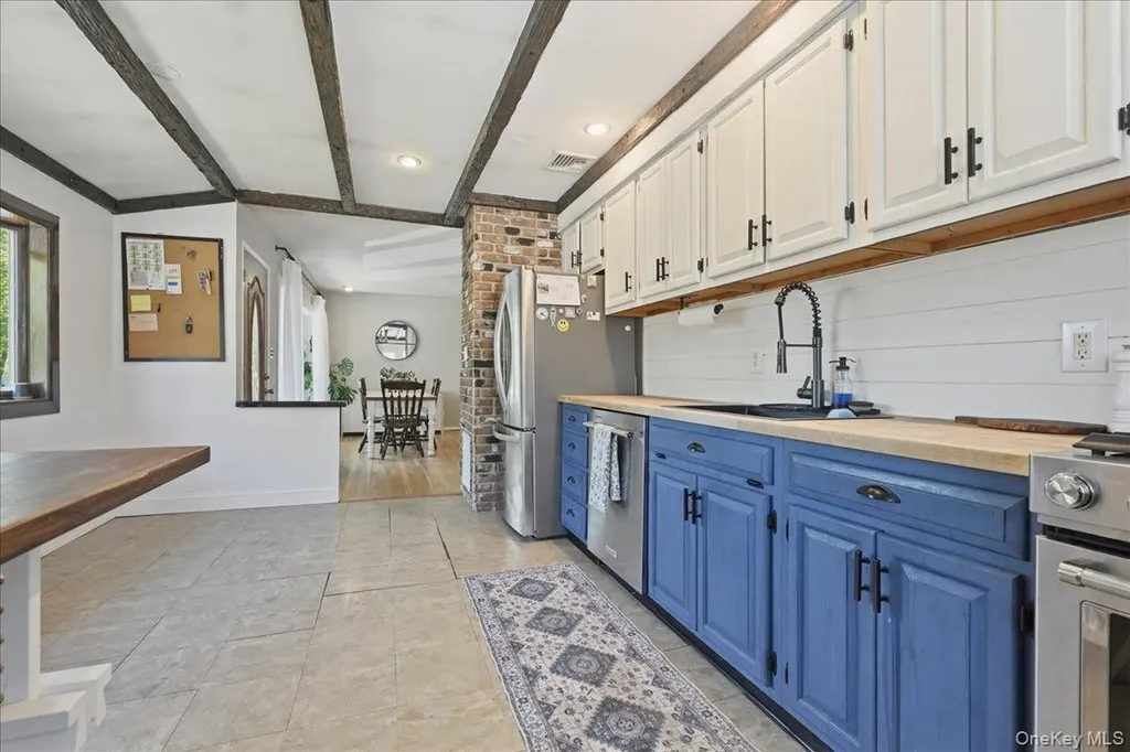 9 Copperbeech Road Saint James NY 11780