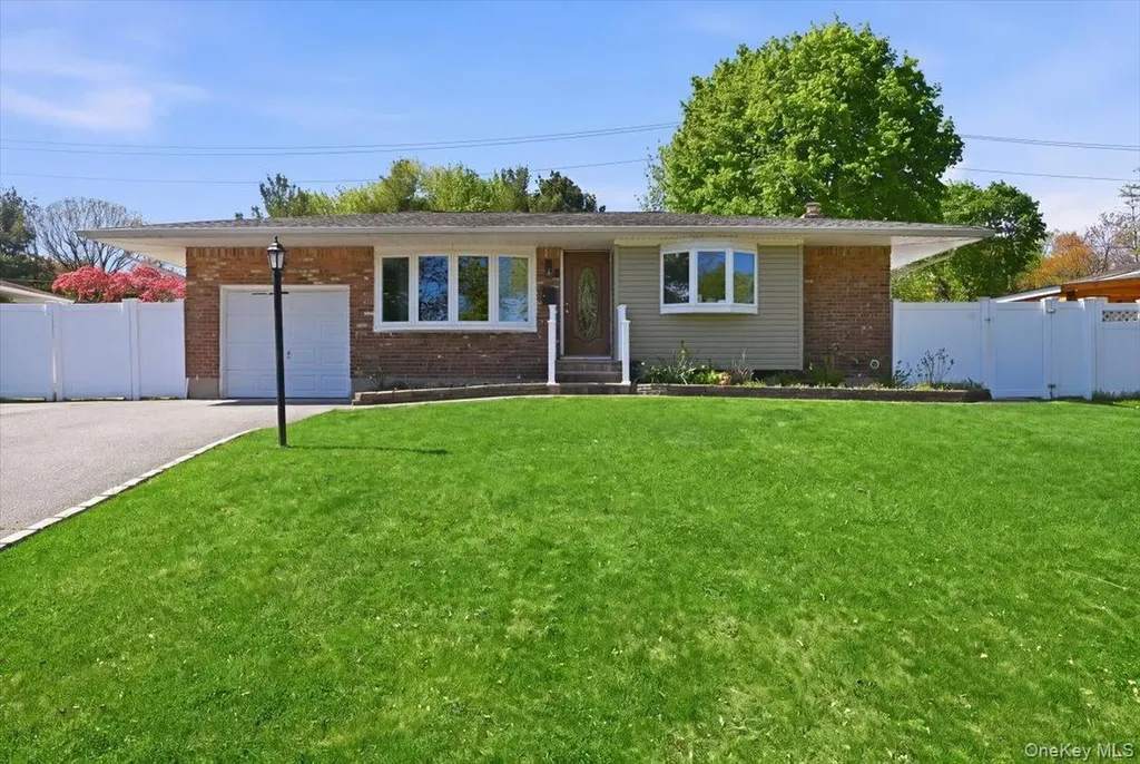 9 Copperbeech Road Saint James NY 11780