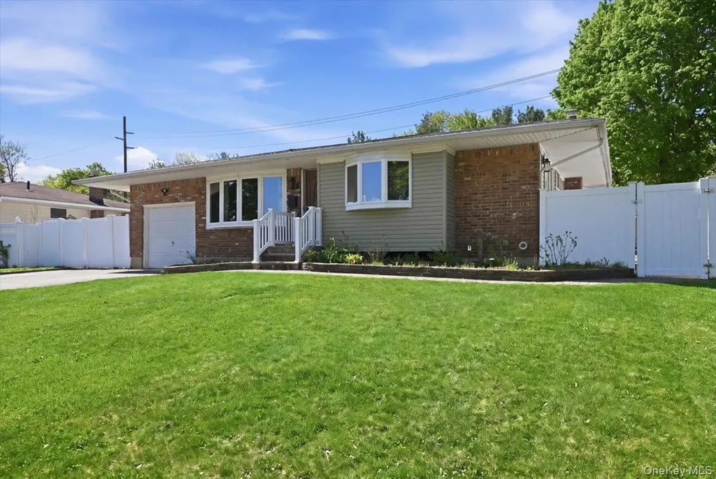 9 Copperbeech Road Saint James NY 11780