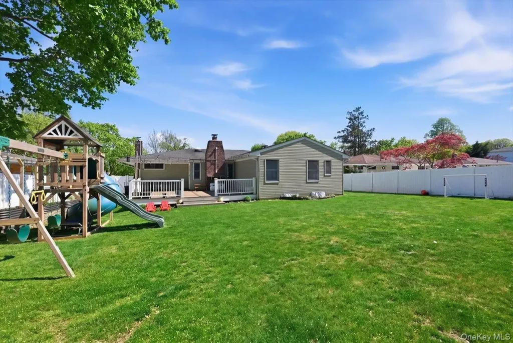 9 Copperbeech Road Saint James NY 11780
