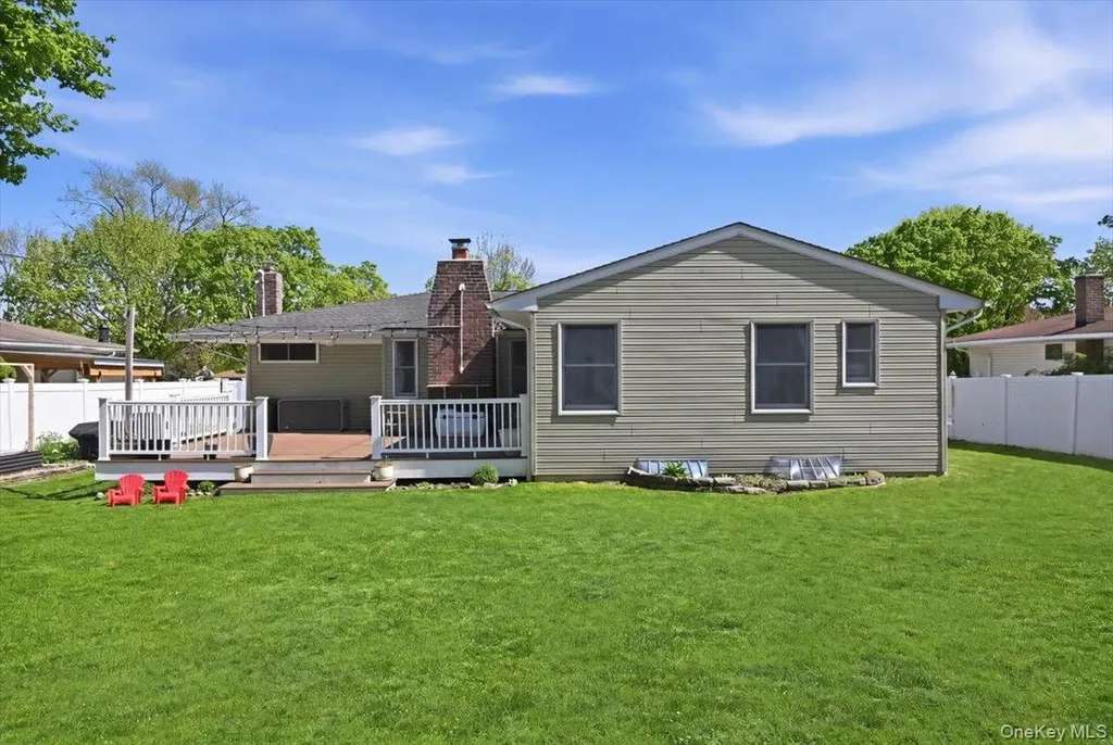 9 Copperbeech Road Saint James NY 11780