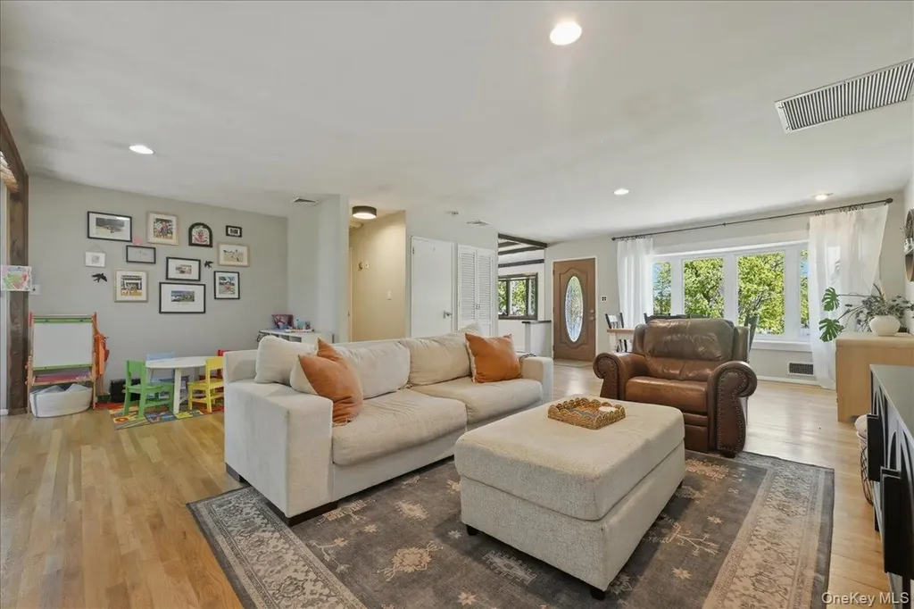 9 Copperbeech Road Saint James NY 11780