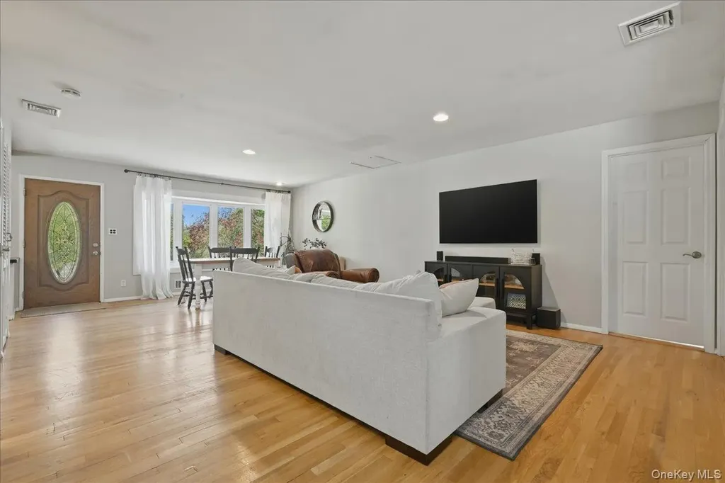 9 Copperbeech Road Saint James NY 11780