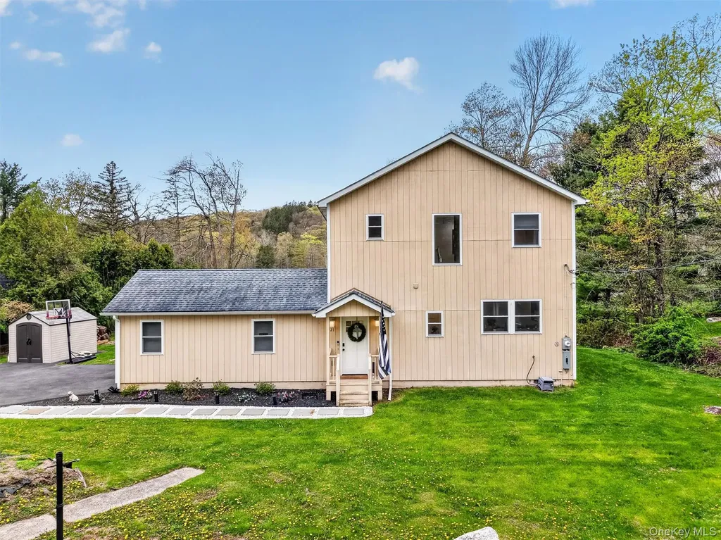 21 Kent Lake Avenue Carmel NY 10512