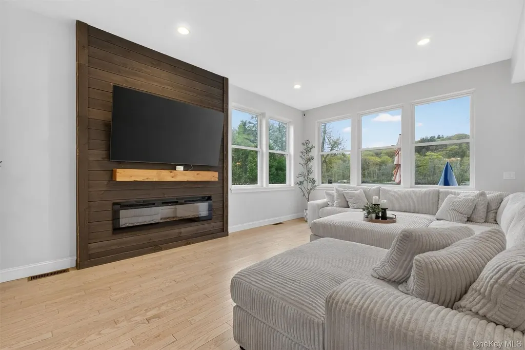 21 Kent Lake Avenue Carmel NY 10512