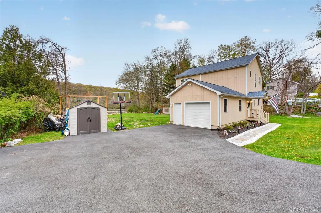 21 Kent Lake Avenue Carmel NY 10512