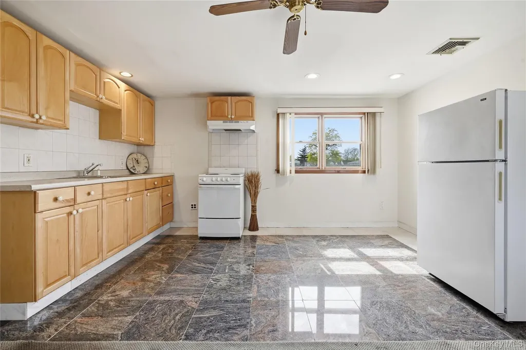 59 Central Avenue Westbury NY 11590