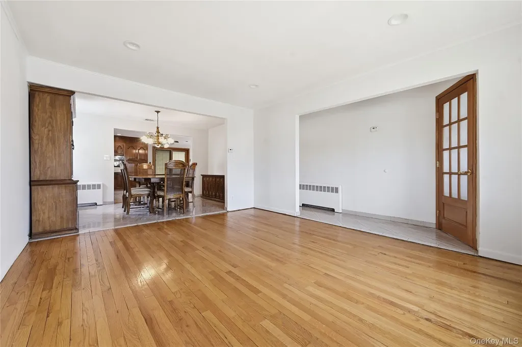59 Central Avenue Westbury NY 11590
