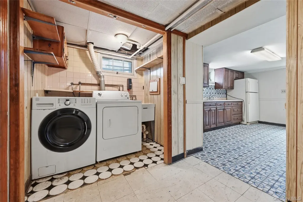 59 Central Avenue Westbury NY 11590