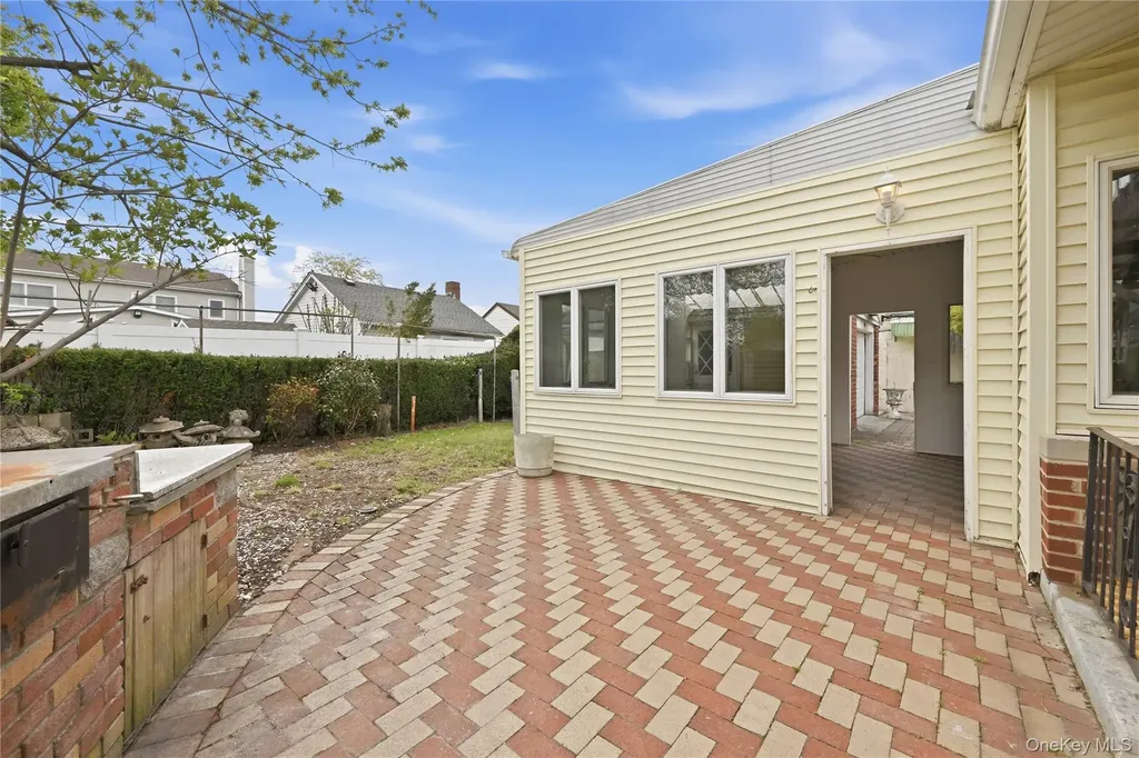 59 Central Avenue Westbury NY 11590