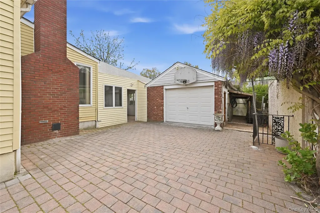 59 Central Avenue Westbury NY 11590