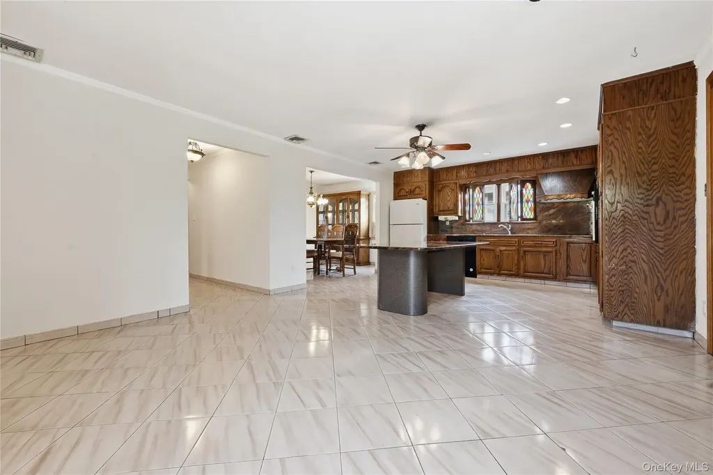 59 Central Avenue Westbury NY 11590