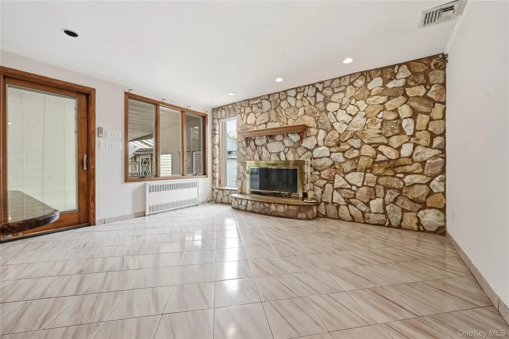 59 Central Avenue Westbury NY 11590