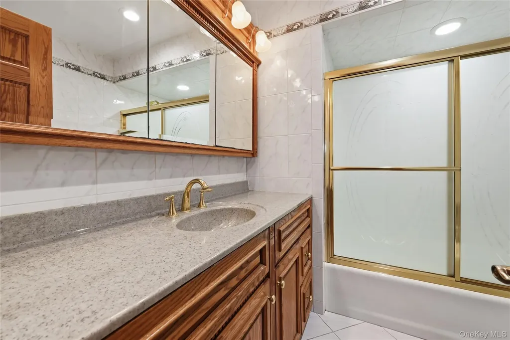 59 Central Avenue Westbury NY 11590