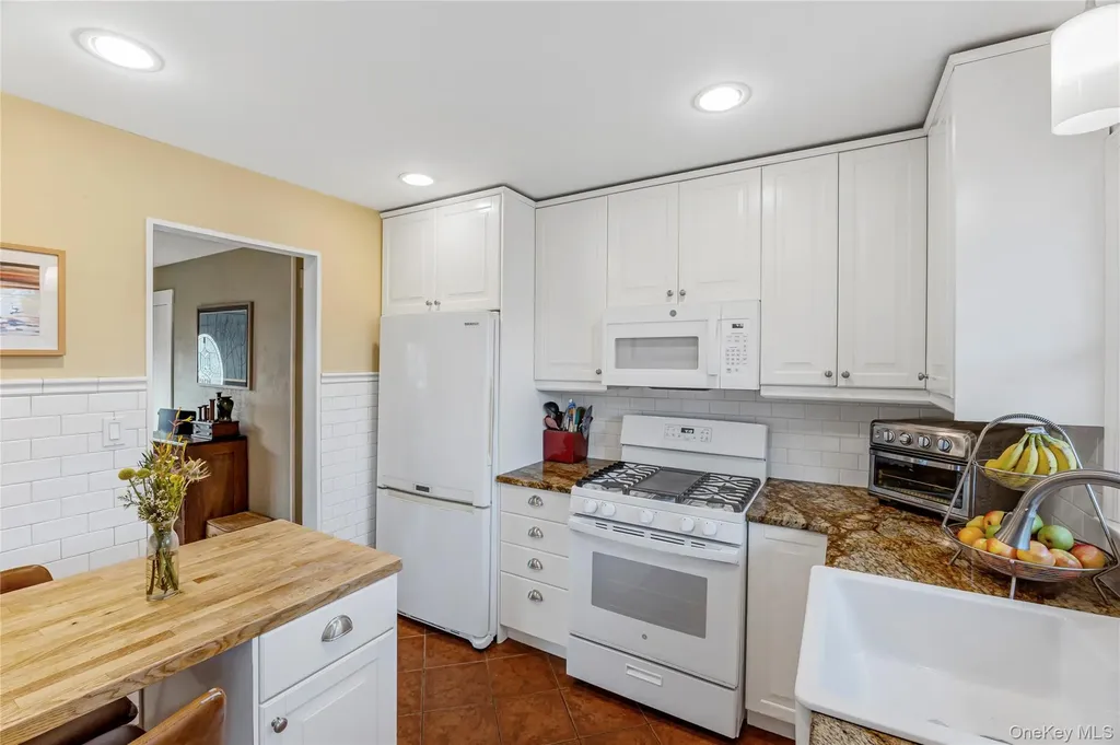 228 8th Street Bethpage NY 11714