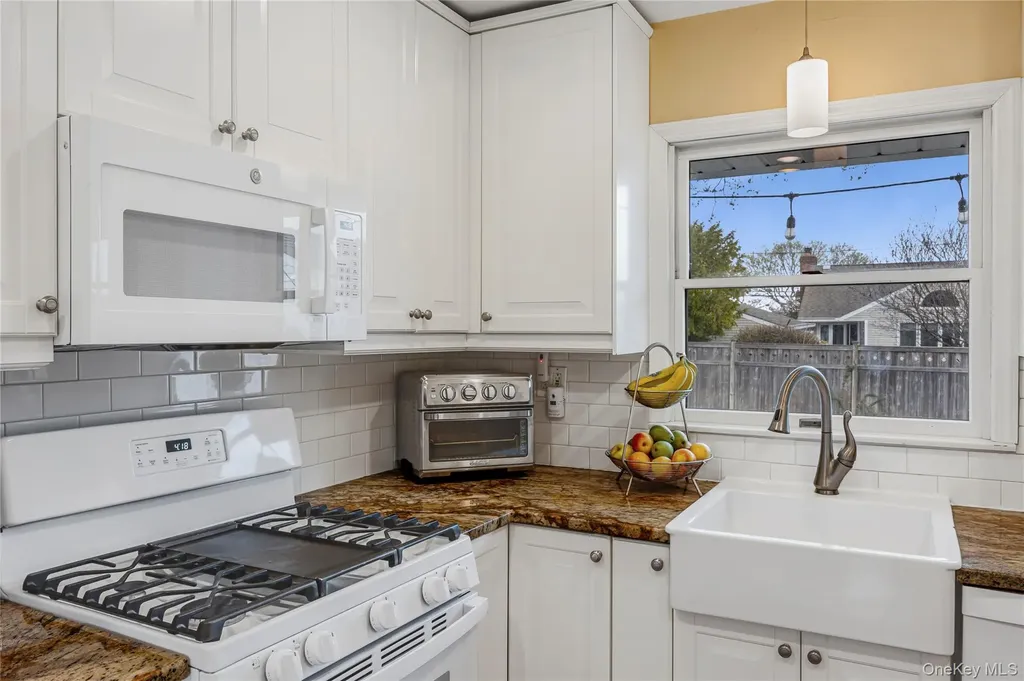 228 8th Street Bethpage NY 11714