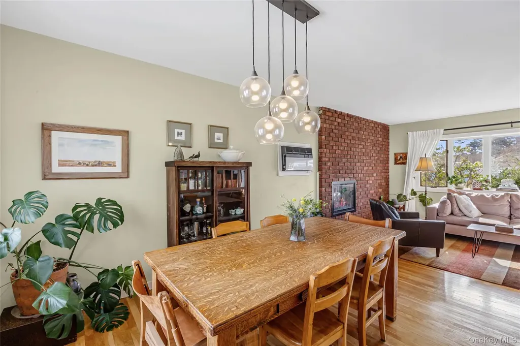 228 8th Street Bethpage NY 11714