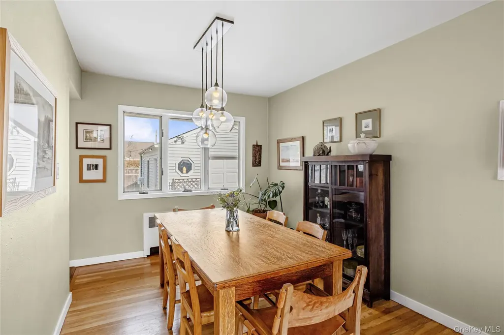 228 8th Street Bethpage NY 11714