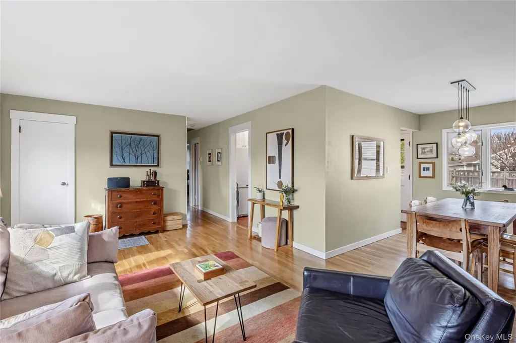 228 8th Street Bethpage NY 11714