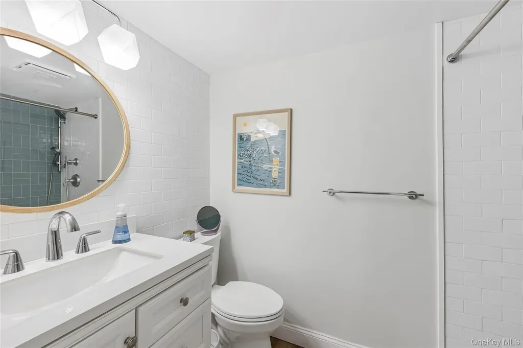 228 8th Street Bethpage NY 11714