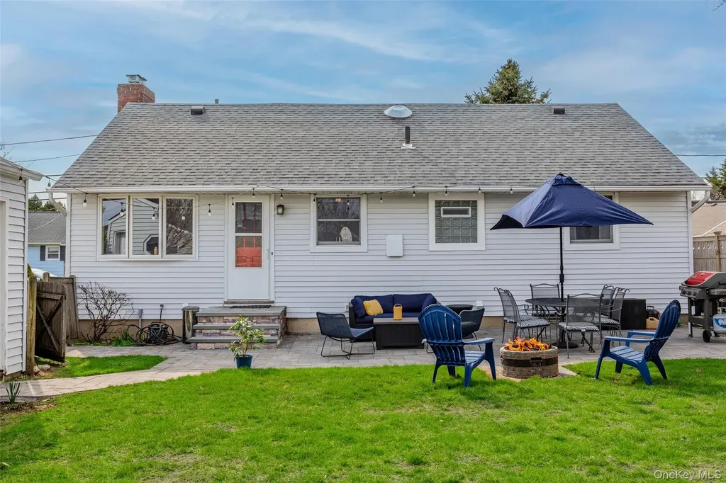 228 8th Street Bethpage NY 11714