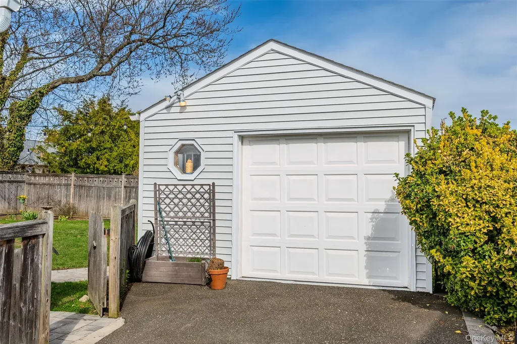 228 8th Street Bethpage NY 11714
