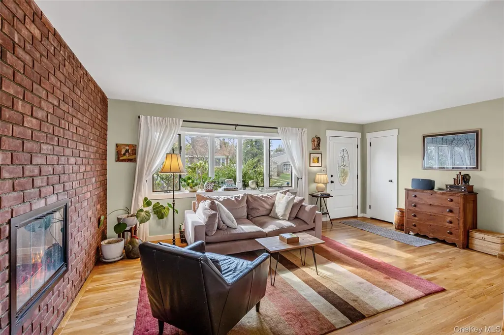 228 8th Street Bethpage NY 11714