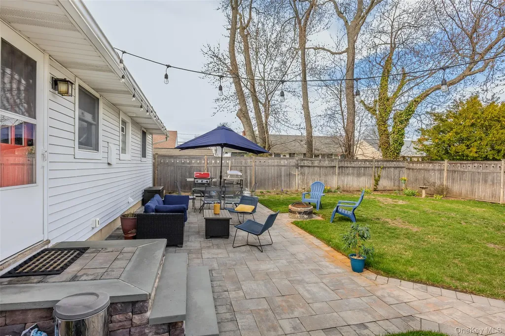 228 8th Street Bethpage NY 11714