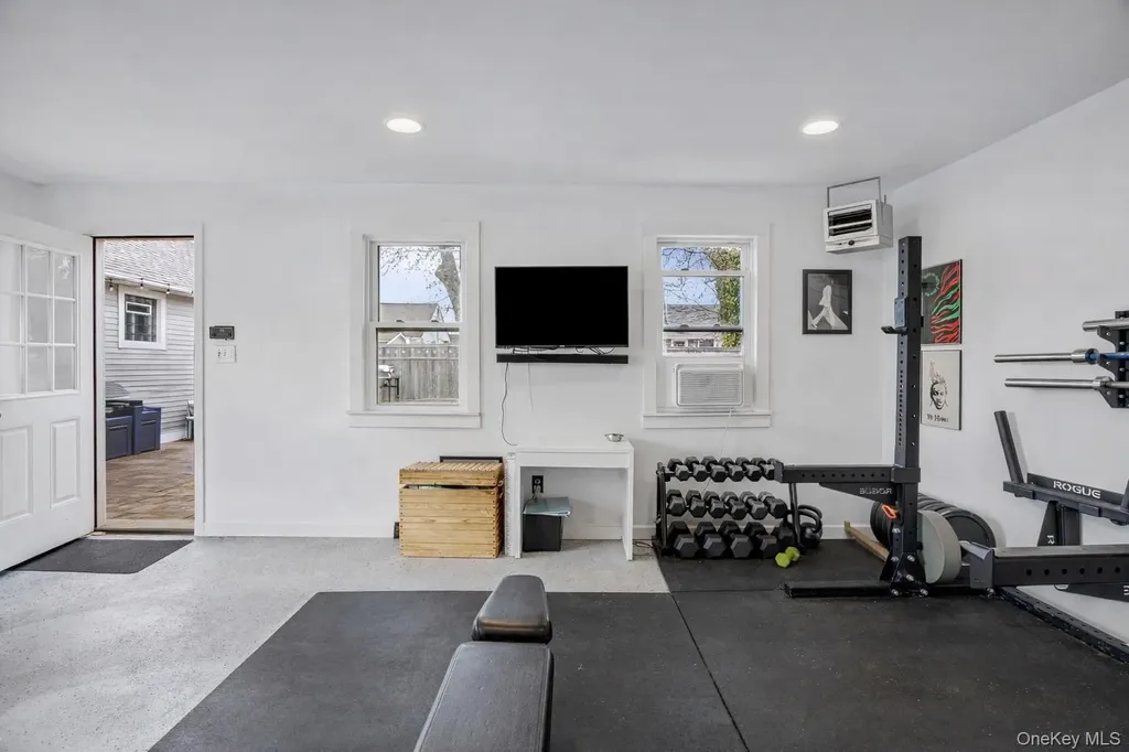 228 8th Street Bethpage NY 11714