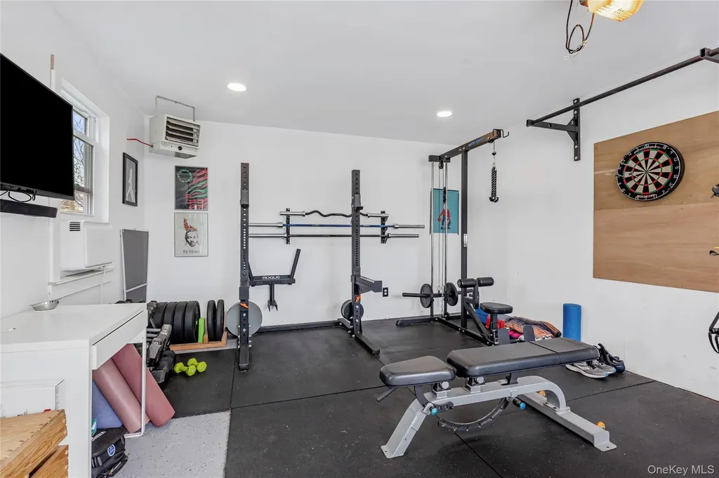 228 8th Street Bethpage NY 11714
