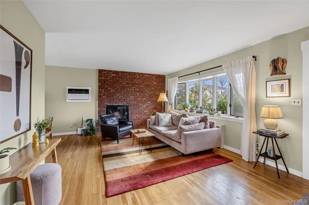 228 8th Street Bethpage NY 11714