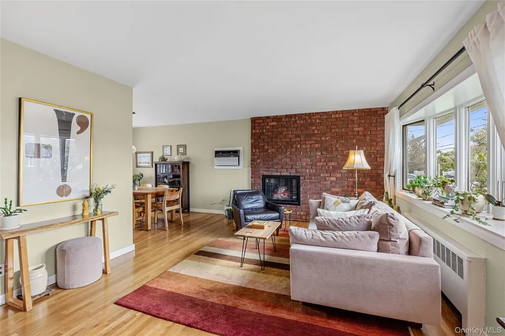 228 8th Street Bethpage NY 11714