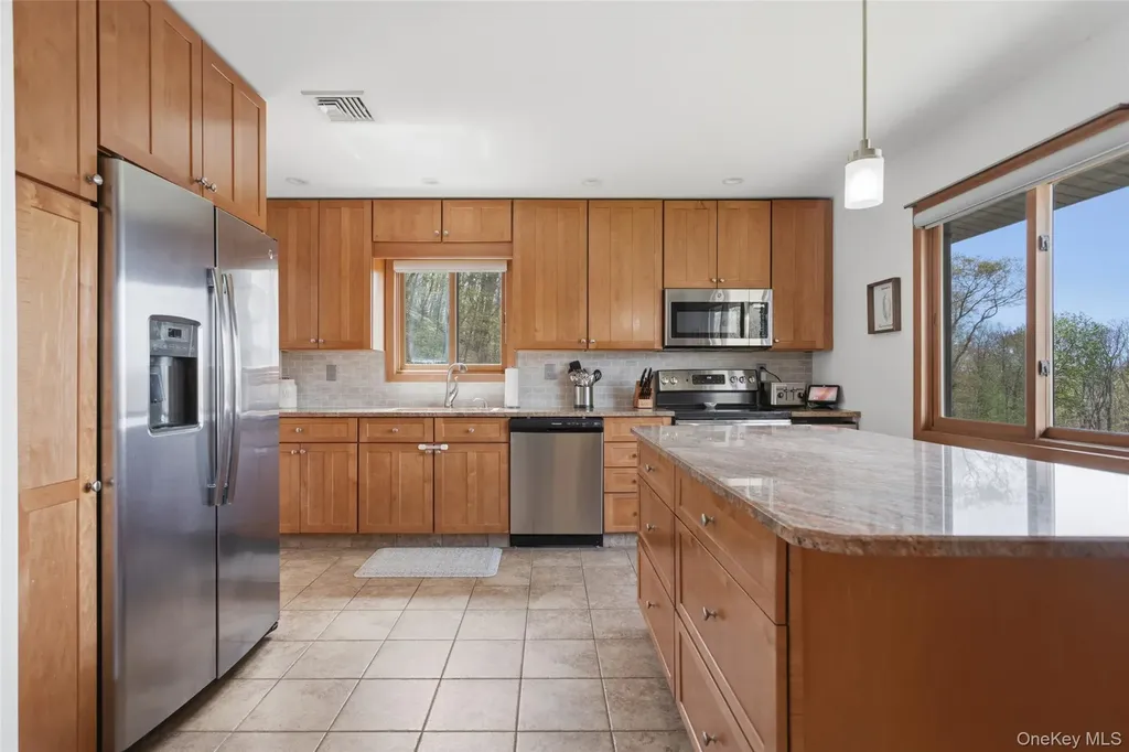19 Crescent Lane Putnam Valley NY 10579