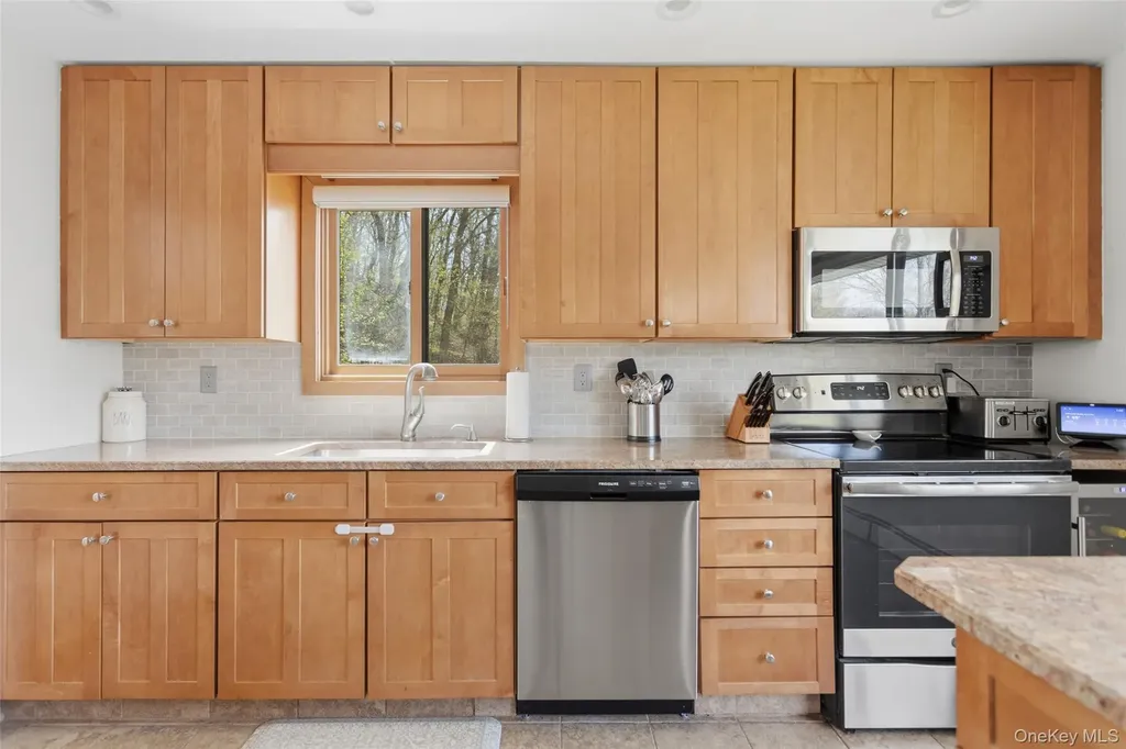 19 Crescent Lane Putnam Valley NY 10579