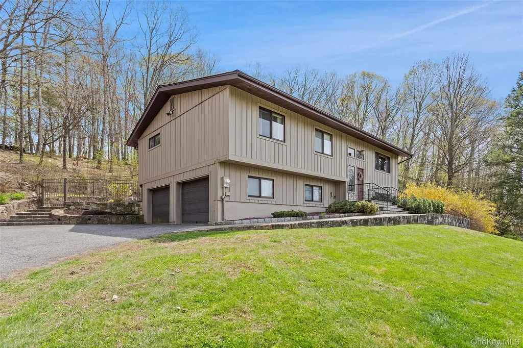 19 Crescent Lane Putnam Valley NY 10579