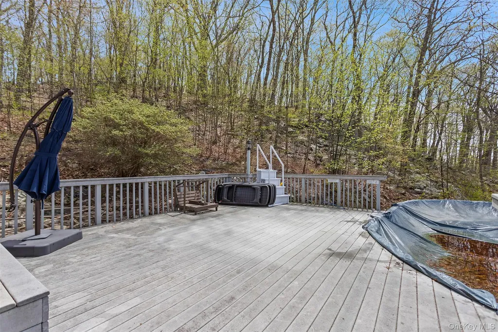 19 Crescent Lane Putnam Valley NY 10579
