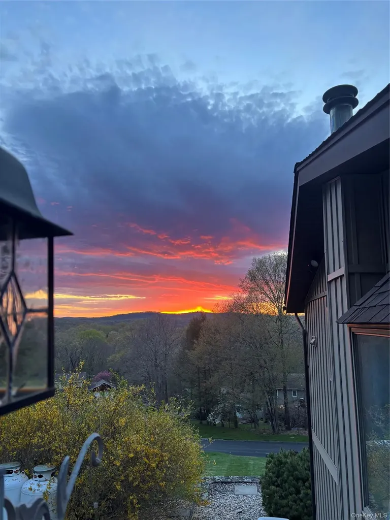 19 Crescent Lane Putnam Valley NY 10579