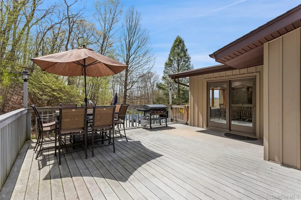 19 Crescent Lane Putnam Valley NY 10579