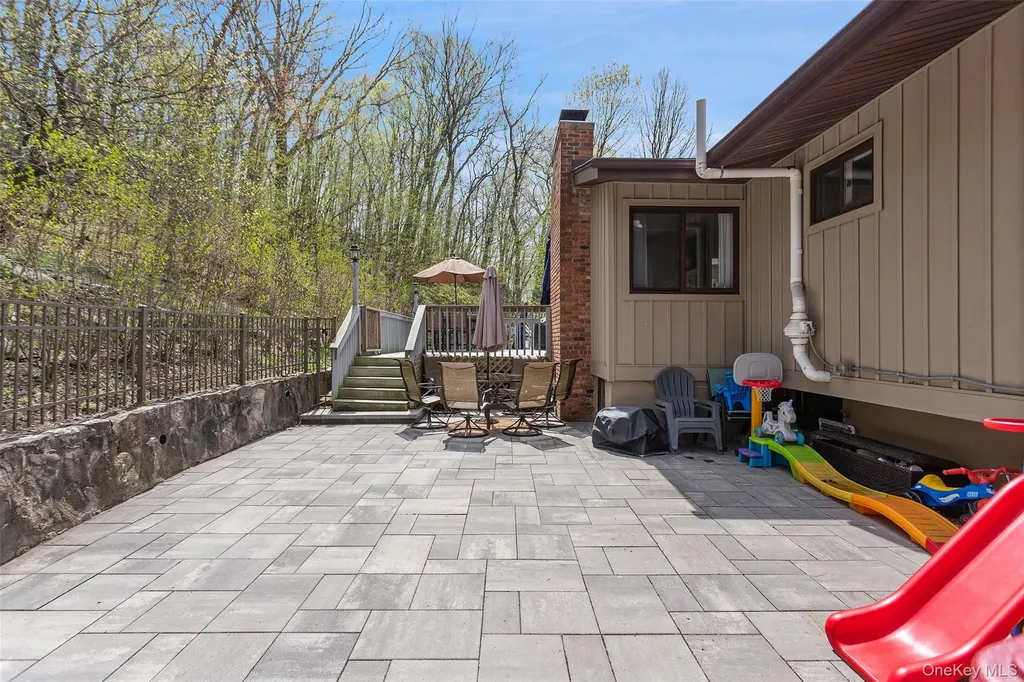19 Crescent Lane Putnam Valley NY 10579