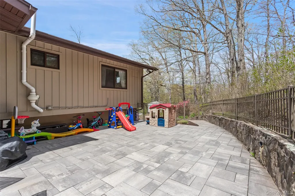 19 Crescent Lane Putnam Valley NY 10579