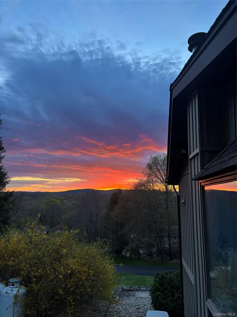 19 Crescent Lane Putnam Valley NY 10579