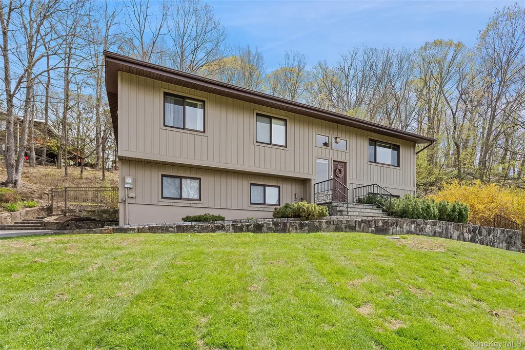 19 Crescent Lane Putnam Valley NY 10579