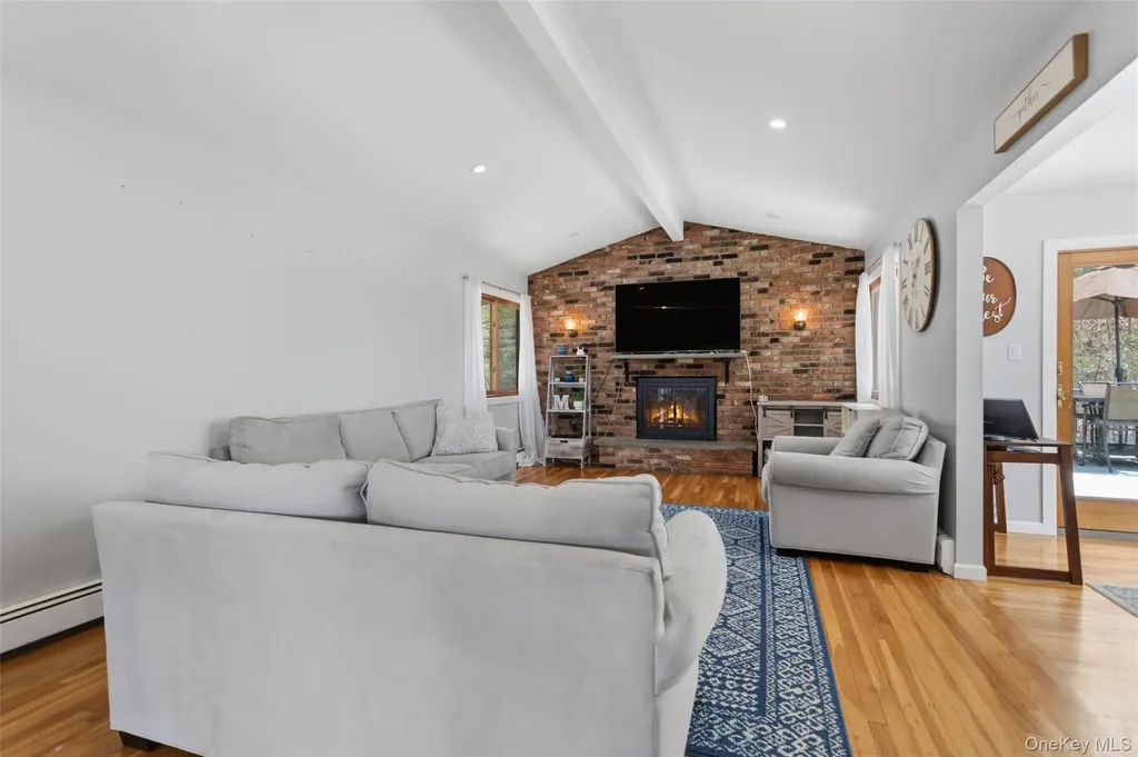 19 Crescent Lane Putnam Valley NY 10579