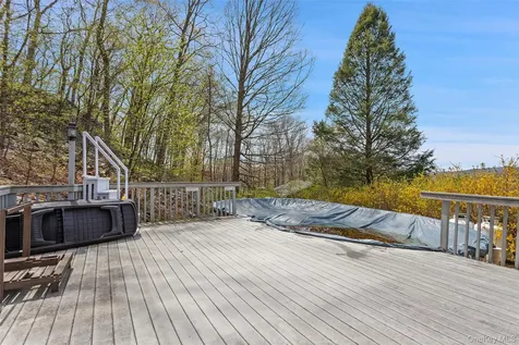 19 Crescent Lane Putnam Valley NY 10579