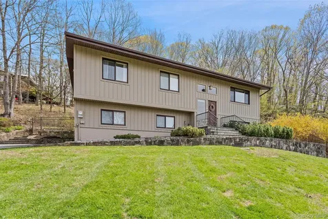 19 Crescent Lane Putnam Valley NY 10579