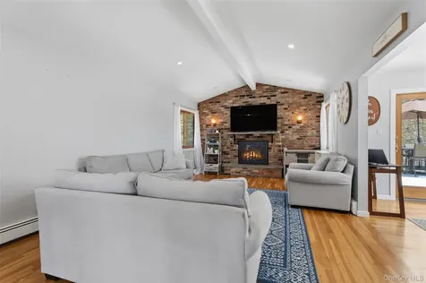 19 Crescent Lane Putnam Valley NY 10579