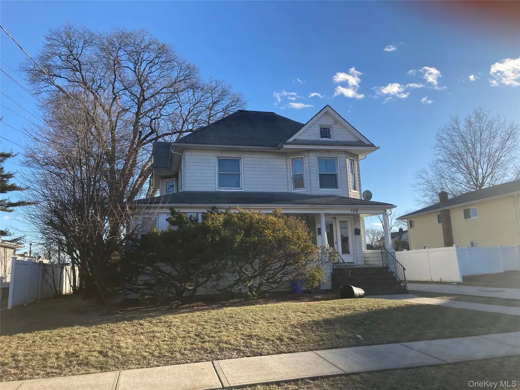 185 Southside Avenue Freeport NY 11520