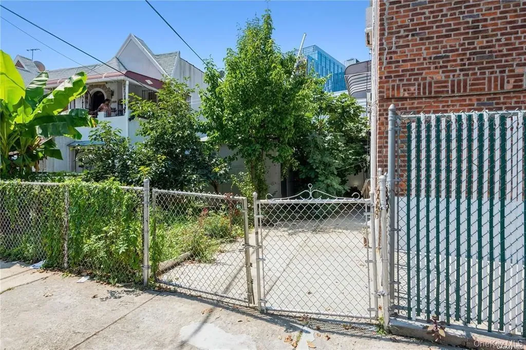 838 Avenue Z Brooklyn NY 11235